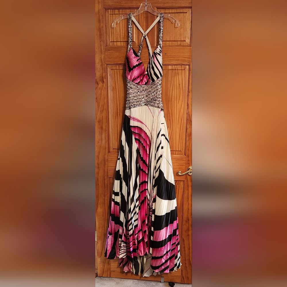 CHICAS GOWN